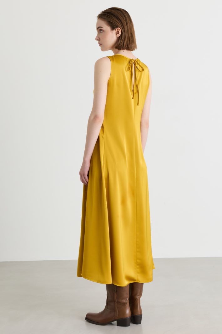 Flowing satin dress - YELLOW - Intrend - 4