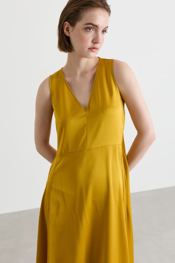 Flowing satin dress - YELLOW - Intrend - 3