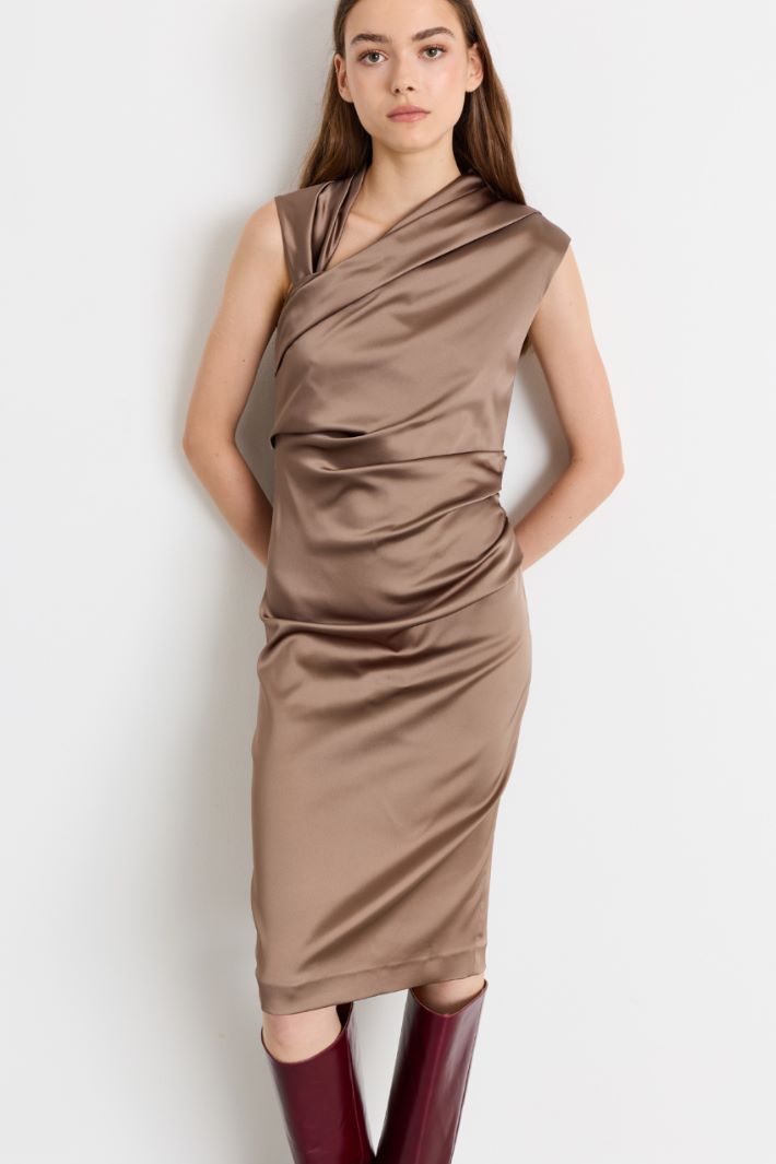 Stretch satin midi dress - CAMEL - Intrend - 2
