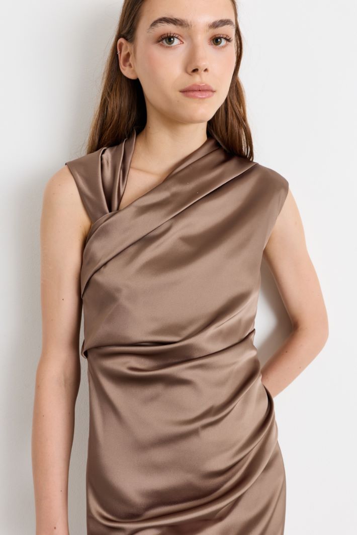 Stretch satin midi dress - CAMEL - Intrend - 3
