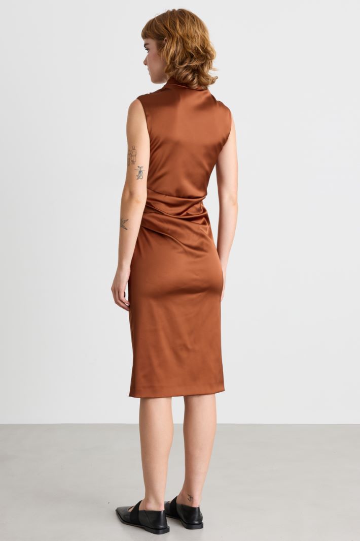 Stretch satin midi dress - BROWN - Intrend - 4