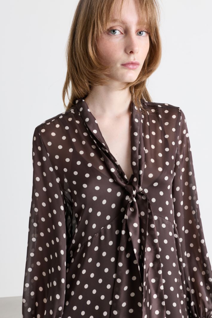 Polka-dot satin dress - BROWN - Intrend - 3