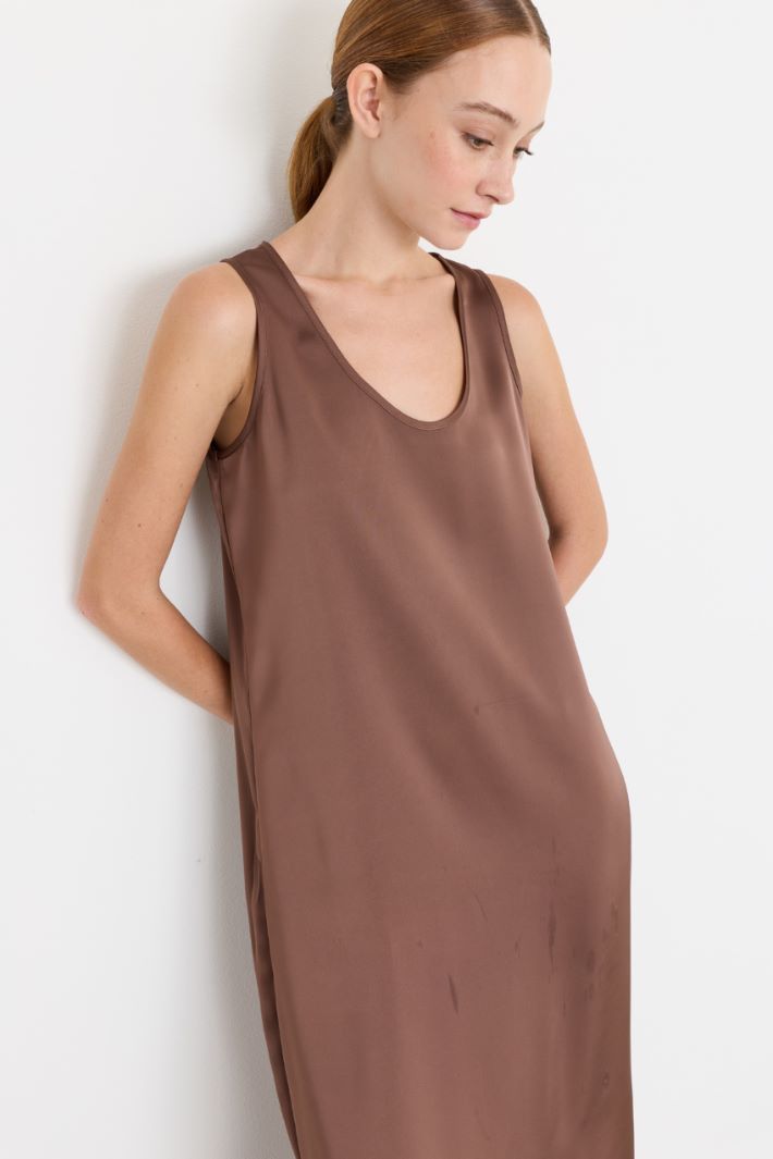 Long satin dress - BROWN - Intrend - 3