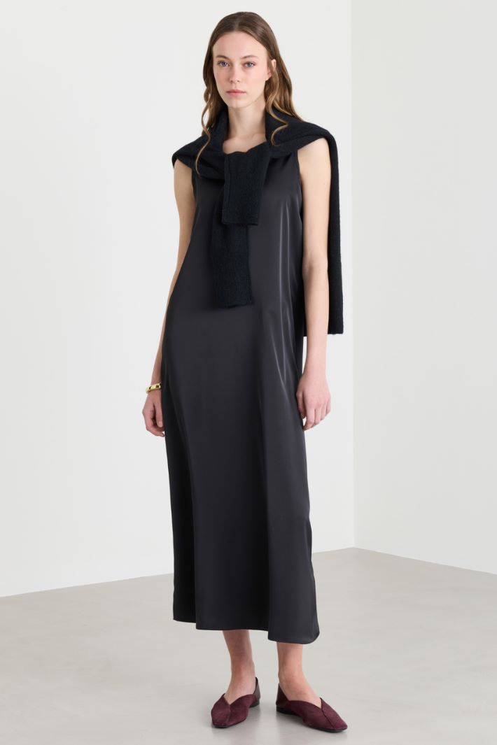 Long satin dress - BLACK - Intrend
