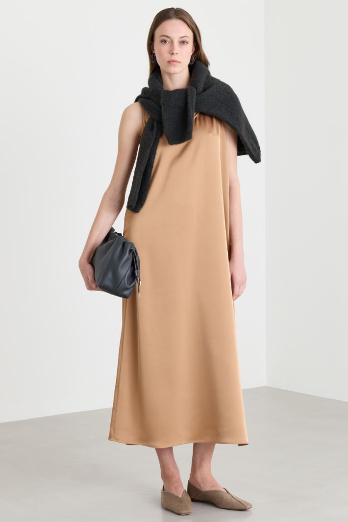 Long satin dress - CAMEL - Intrend