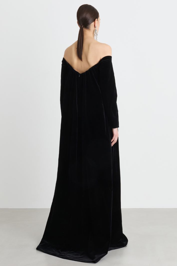 Smooth velvet off-shoulder dress - BLACK - Intrend - 4