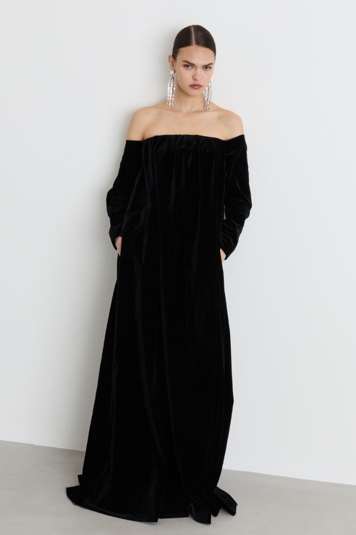 Smooth velvet off-shoulder dress - BLACK - Intrend - 2