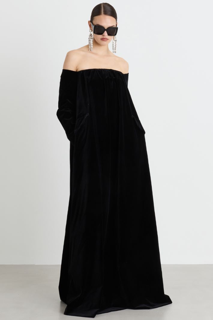 Smooth velvet off-shoulder dress - BLACK - Intrend