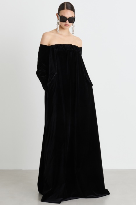 Smooth velvet off-shoulder dress - Intrend