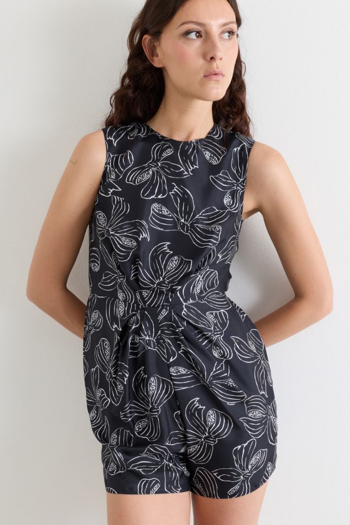 Printed twill playsuit - BLACK - Intrend - 3