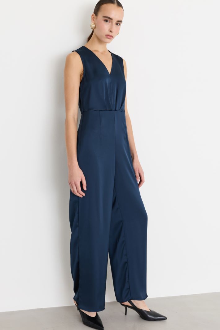 Jumpsuit aus fließendem Satin - BLAU - Intrend - 2