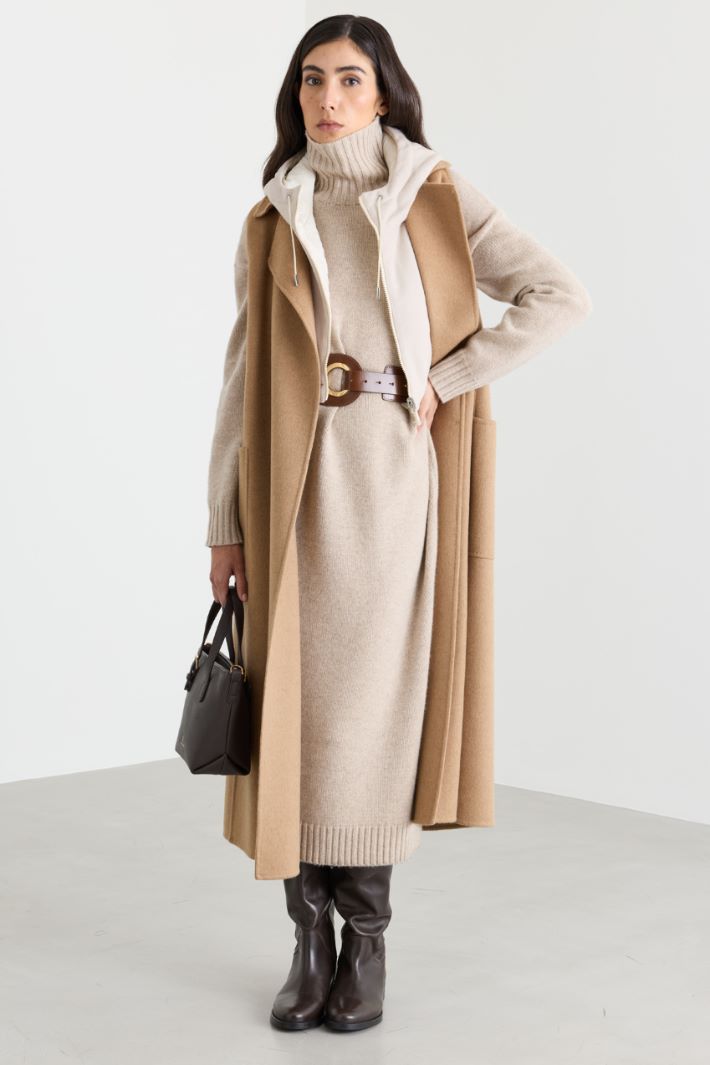 Belted sleeveless coat - CAMEL - Intrend