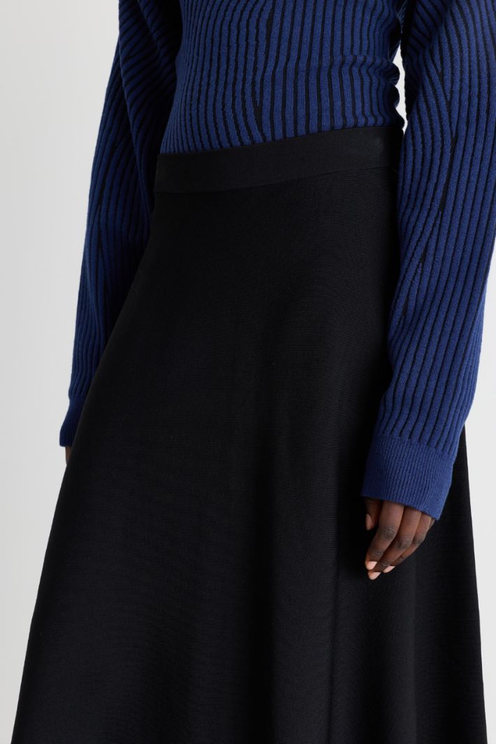 Knitted midi skirt - BLACK - Intrend - 3