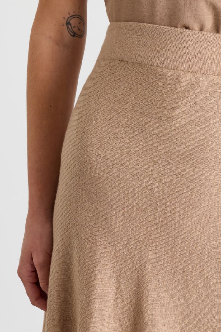 Knitted A-line skirt - CAMEL - Intrend - 3
