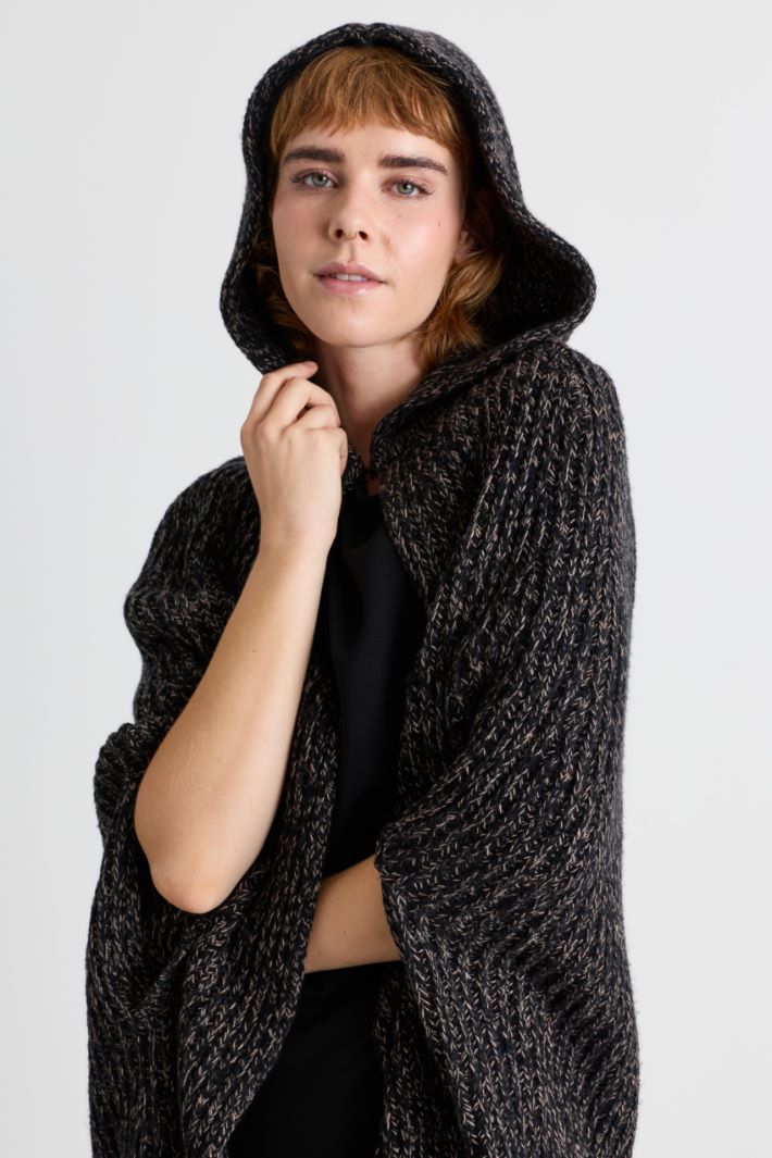 Long cape with oversized hood - BEIGE BLACK - Intrend - 3