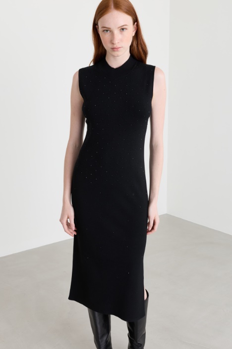 Abito in maglia con micro-borchie
