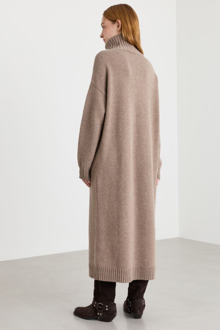 Long cashmere roll-neck dress - CAMEL - Intrend - 4