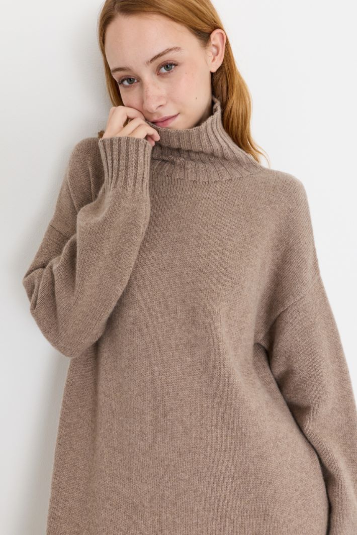 Long cashmere roll-neck dress - CAMEL - Intrend - 3