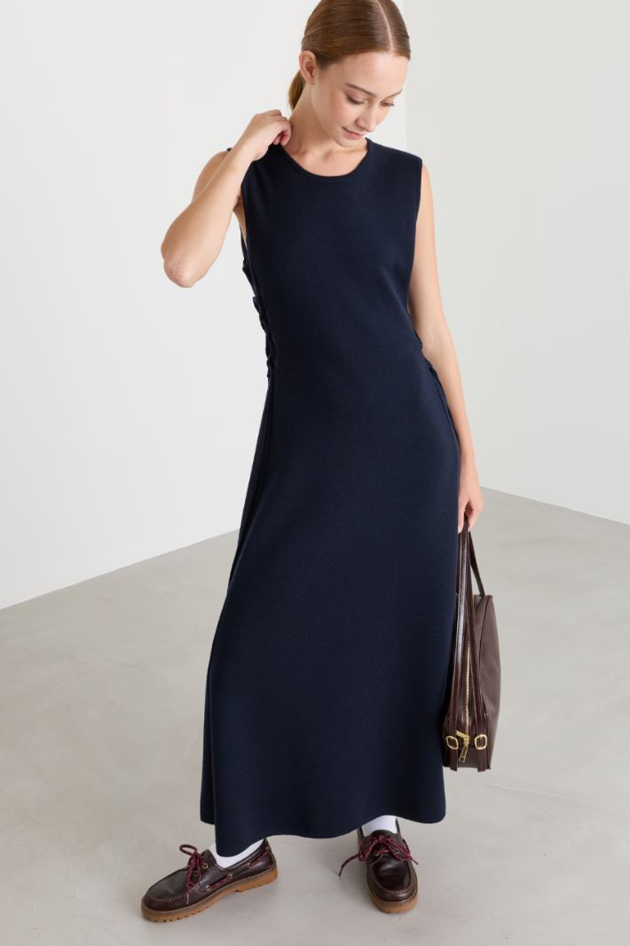 Long sleeveless dress with drawstring - BLUE - Intrend - 2