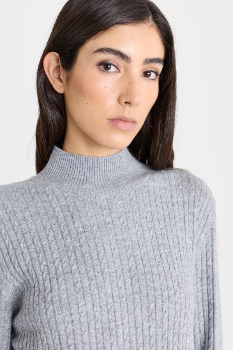 Abito in maglia a trecce