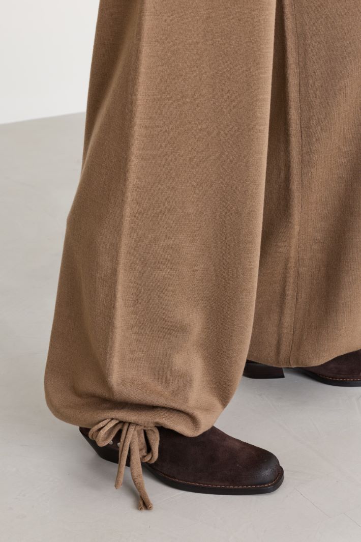 Drawstring-hem knitted trousers - CAMEL - Intrend - 3
