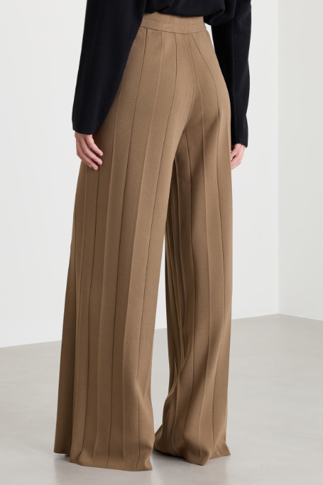 Pantalone in filato di viscosa crepe effetto plissé