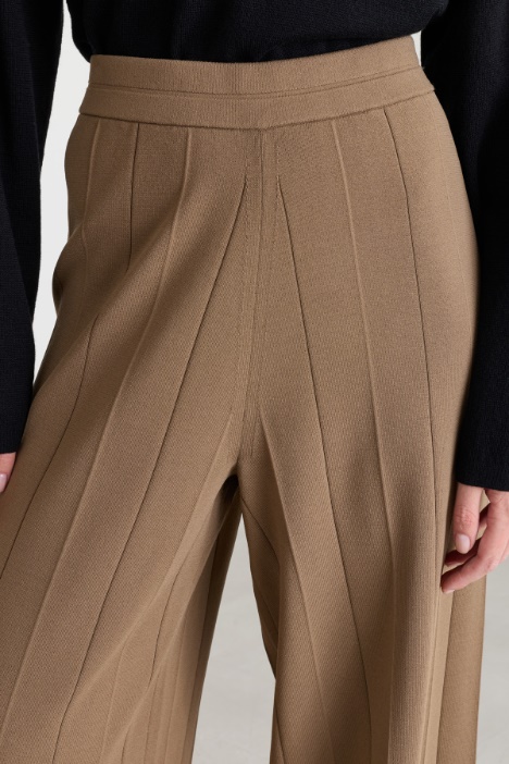 Pantalone in filato di viscosa crepe effetto plissé