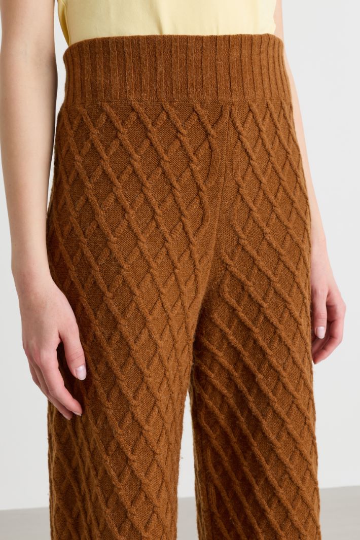 Diamond-knit camel trousers - CAMEL - Intrend - 3