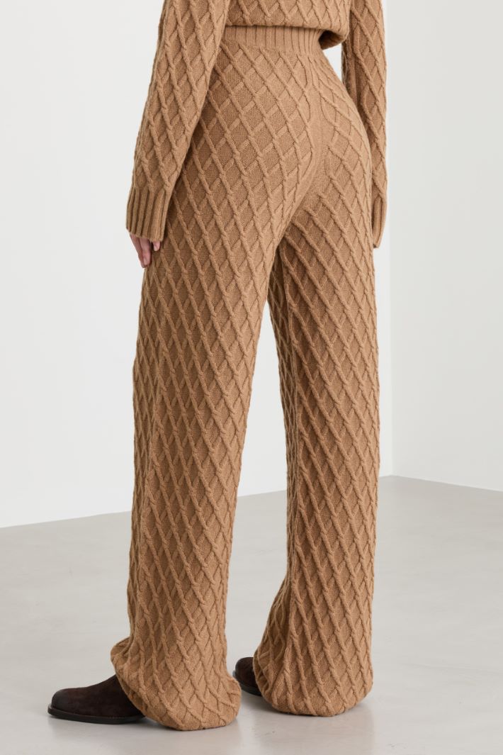 Diamond-knit camel trousers - CAMEL - Intrend - 4