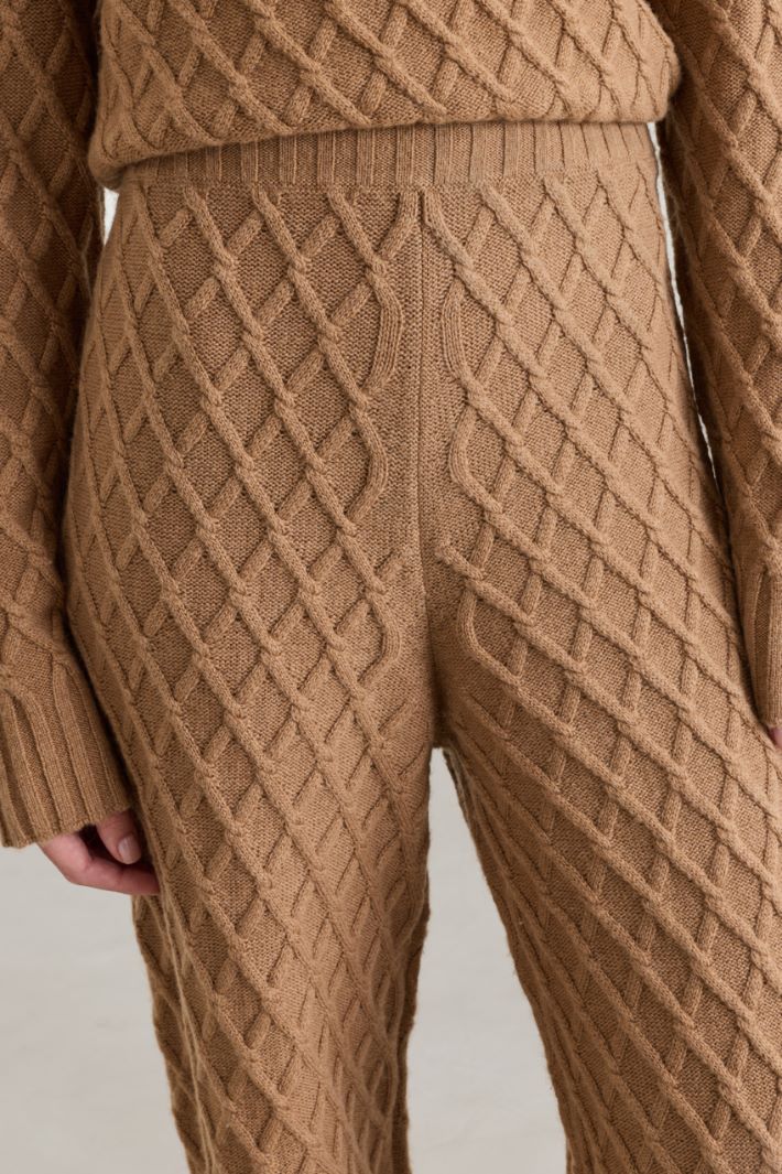 Diamond-knit camel trousers - CAMEL - Intrend - 3