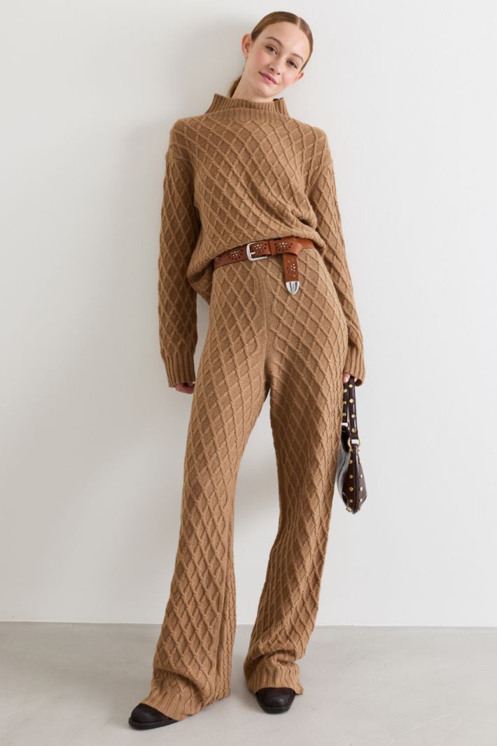 Diamond-knit camel trousers - CAMEL - Intrend
