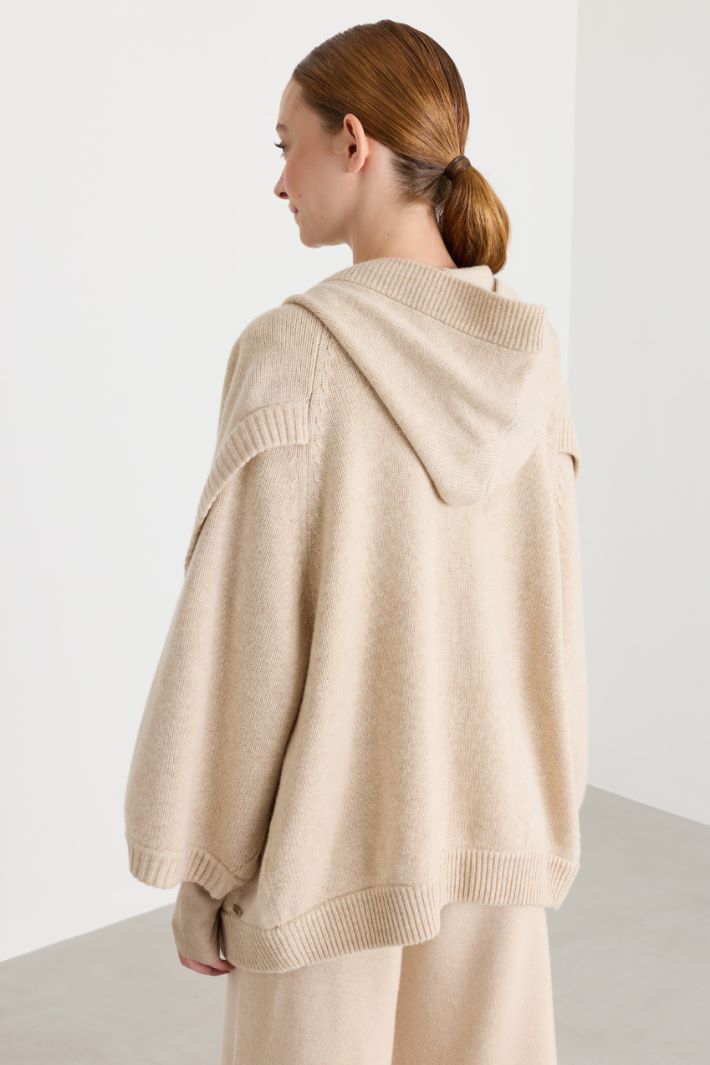Crossover Raglan Sleeve Cardigan - BEIGE - Intrend - 4