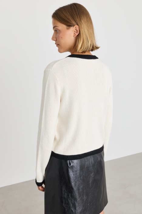 Cardigan con bottoni gioiello
