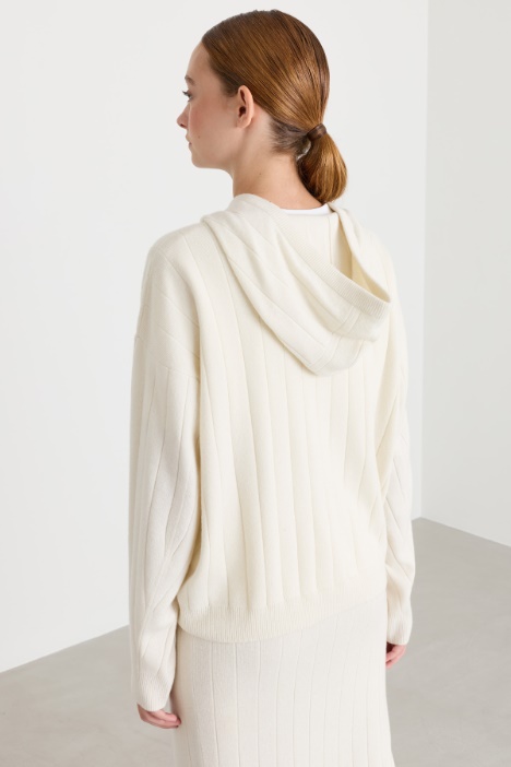Cardigan in cashmere con cappuccio