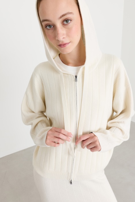 Cardigan in cashmere con cappuccio
