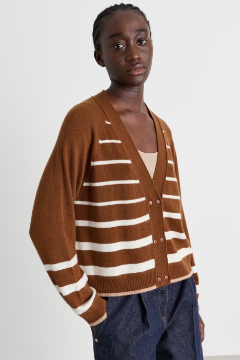 Cardigan in lana con doppia abbottonatura