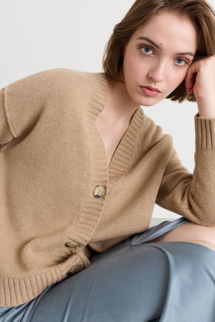 Cardigan mit überschnittenen Schultern - KAMEL - Intrend - 3