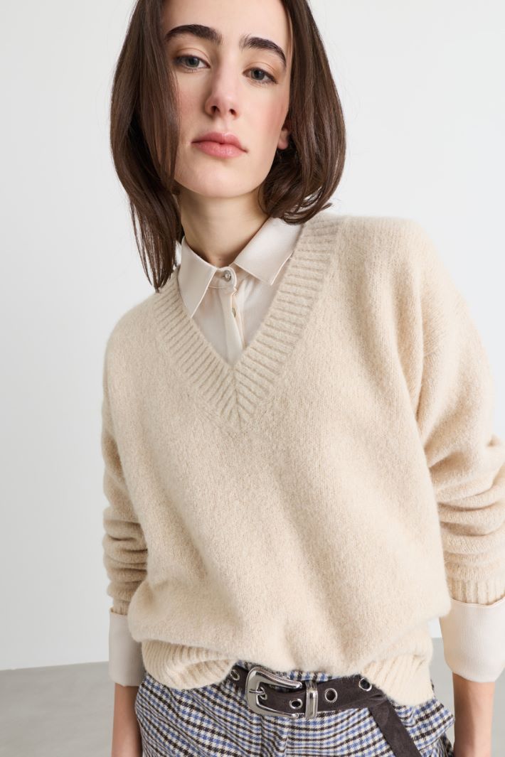 Maglia con ampio scollo a V - BEIGE - Intrend - 3