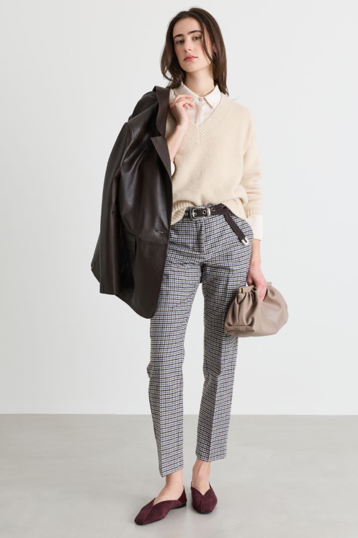 Maglia con ampio scollo a V - BEIGE - Intrend