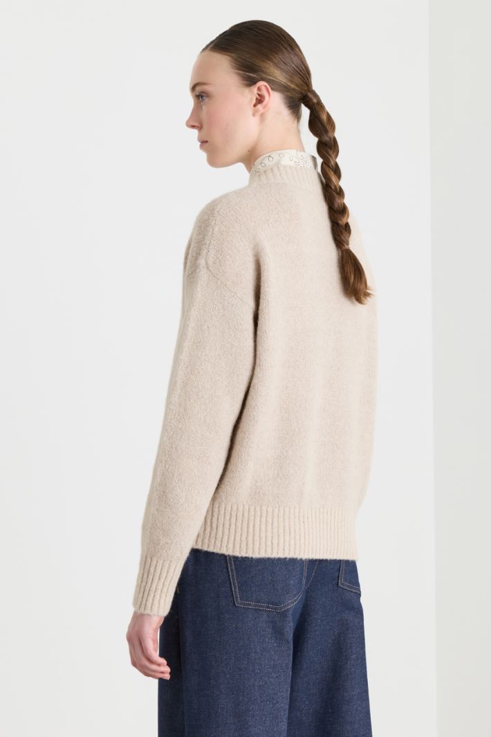 Maglia con ampio scollo a V - BEIGE - Intrend - 4