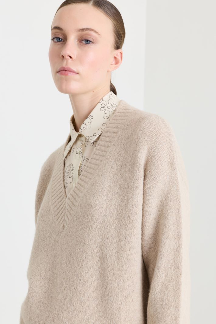 Maglia con ampio scollo a V - BEIGE - Intrend - 3