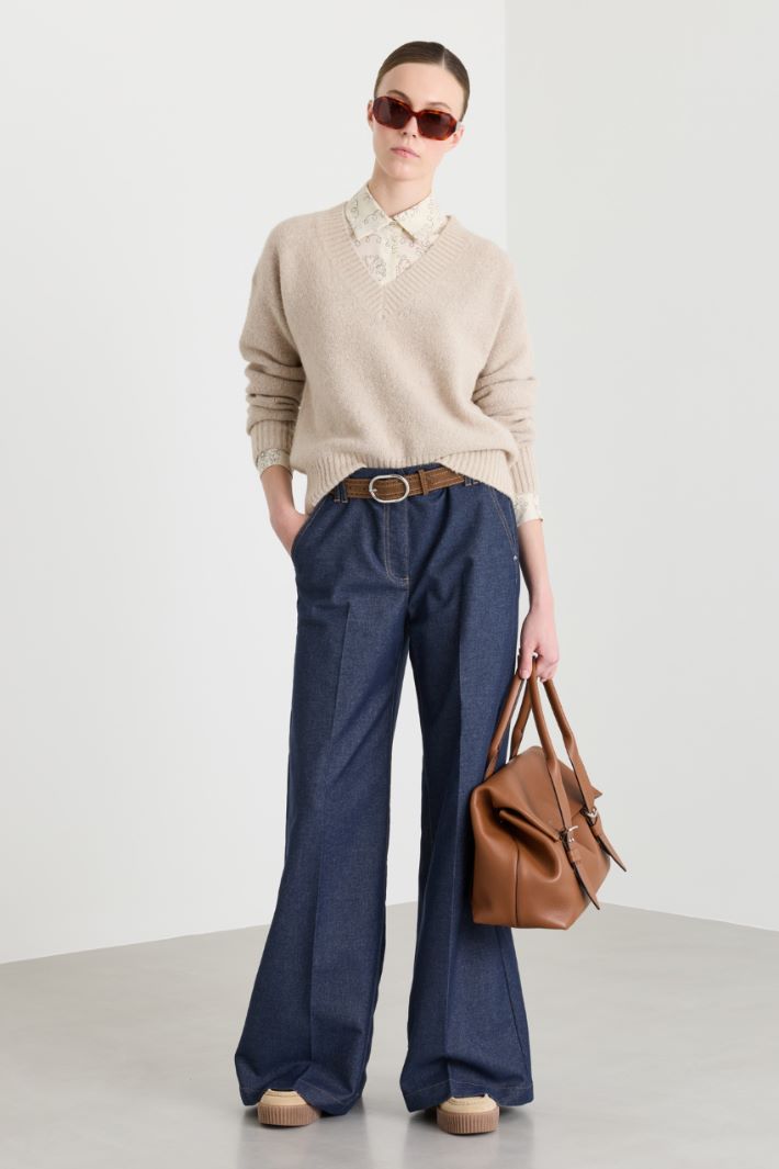 Maglia con ampio scollo a V - BEIGE - Intrend