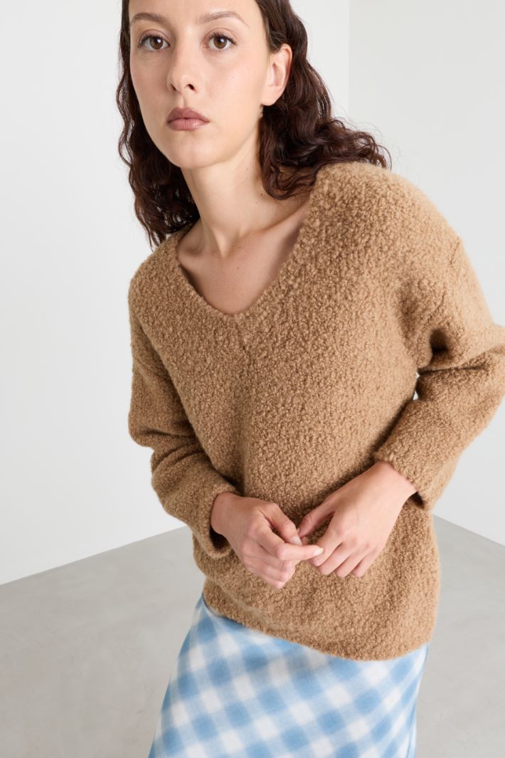 Oversized bouclé jumper - CAMEL - Intrend - 3