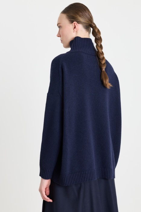 Maglia oversize in lana con collo a cratere