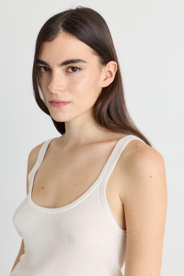 Fitted Vest Top - WHITE - Intrend - 3