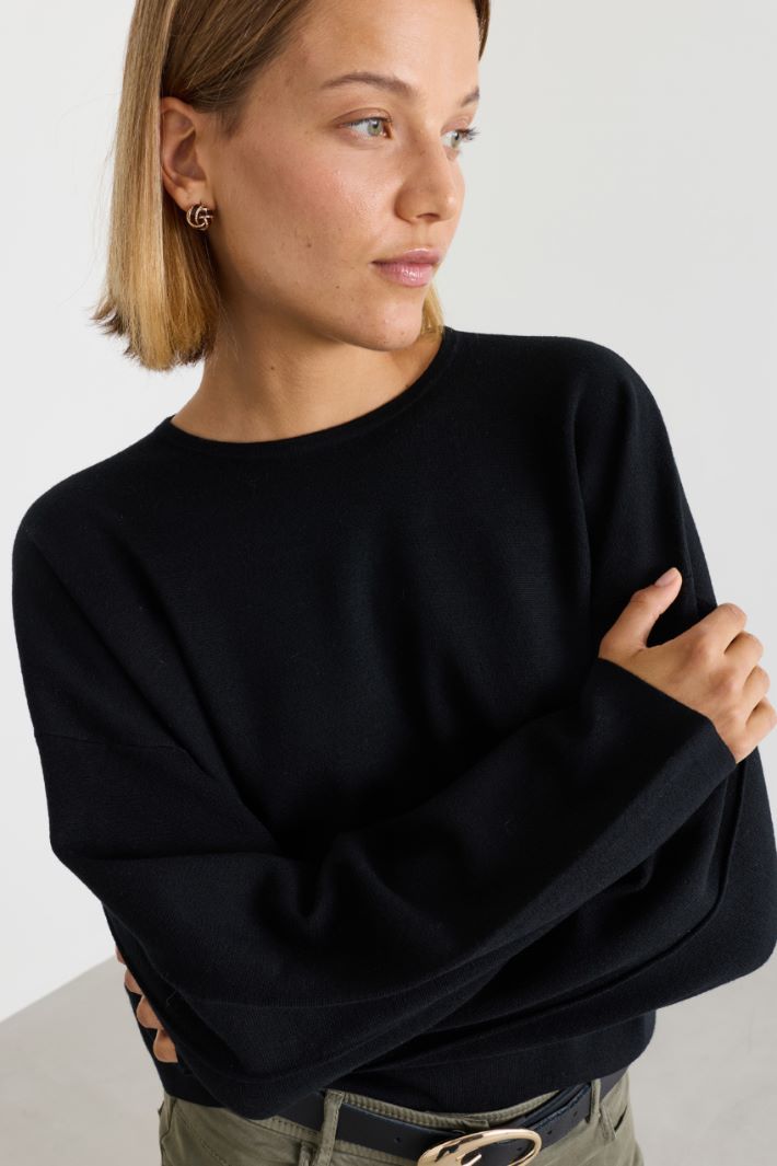 Maglia a spalla scesa - NERO - Intrend - 3
