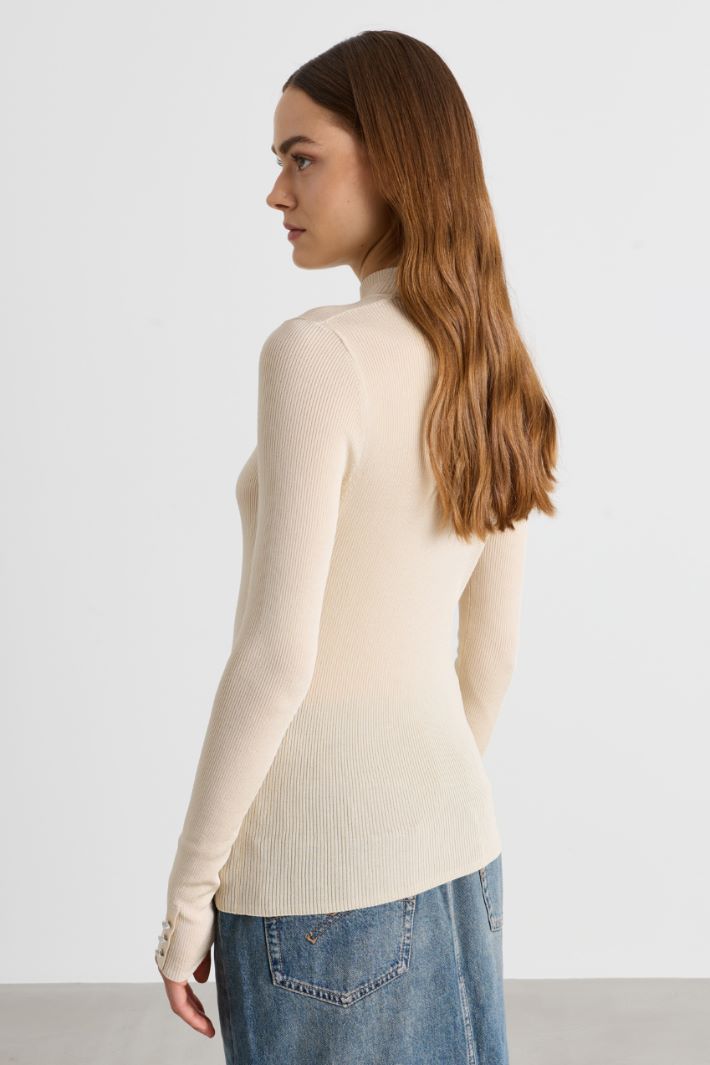 Rollkragenpullover mit Schmuckknöpfen - ELFENBEIN - Intrend - 4