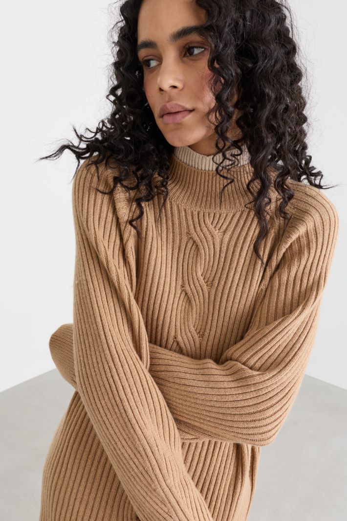 Cable-knit jumper - CAMEL - Intrend - 3