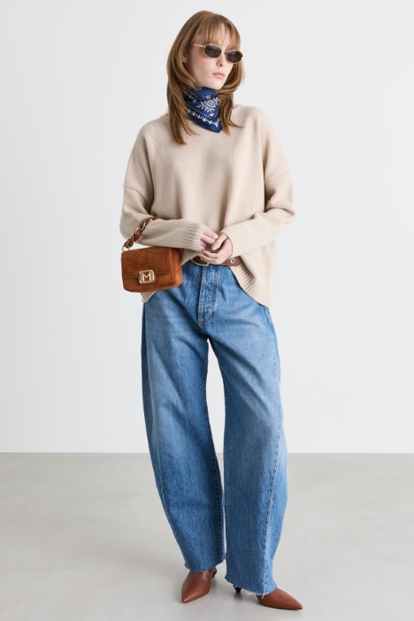 Oversize-Pullover mit Trichterkragen - Intrend