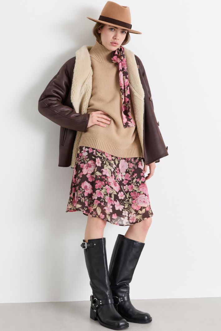 Oversize-Pullover mit Trichterkragen - KAMEL - Intrend